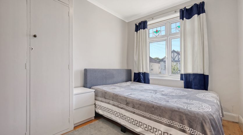 3 Bedroom Semi-Detached House For Sale in (Sales), 88 Highwood Gardens, Ilford, IG5 