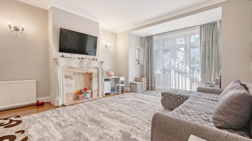 3 Bedroom Semi-Detached House For Sale in (Sales), 88 Highwood Gardens, Ilford, IG5 