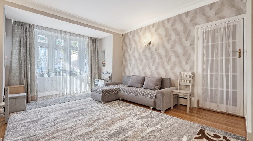 3 Bedroom Semi-Detached House For Sale in (Sales), 88 Highwood Gardens, Ilford, IG5 
