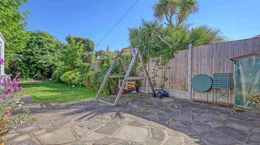 3 Bedroom Semi-Detached House For Sale in (Sales), 88 Highwood Gardens, Ilford, IG5 
