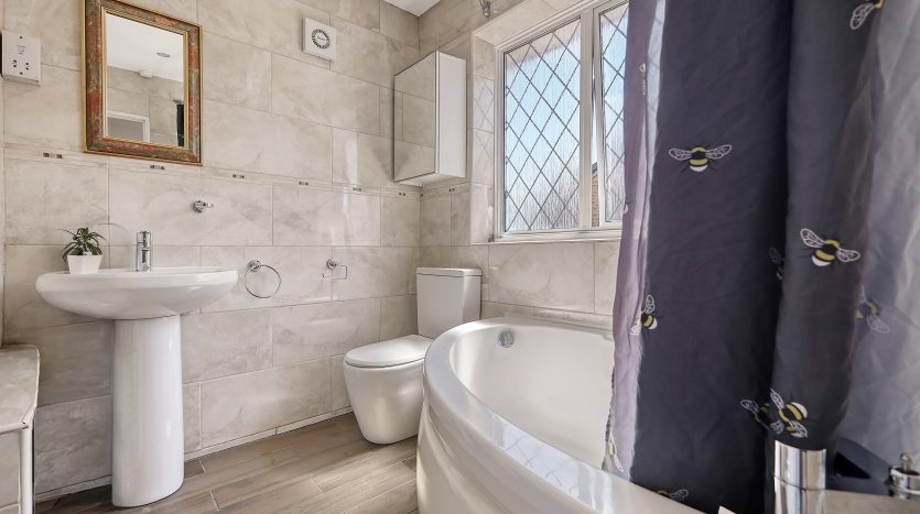 3 Bedroom End of Terrace House For Sale in Maypole Crescent (Sales), Ilford, IG6 