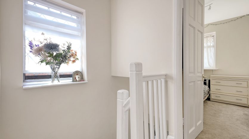3 Bedroom End of Terrace House For Sale in Maypole Crescent (Sales), Ilford, IG6 