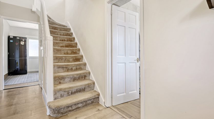3 Bedroom End of Terrace House For Sale in Maypole Crescent (Sales), Ilford, IG6 