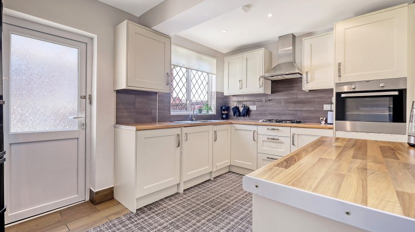 3 Bedroom End of Terrace House For Sale in Maypole Crescent (Sales), Ilford, IG6 