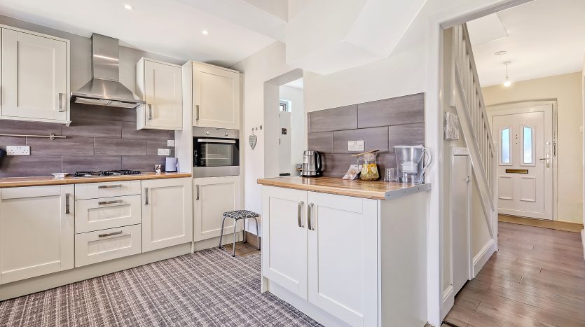 3 Bedroom End of Terrace House For Sale in Maypole Crescent (Sales), Ilford, IG6 