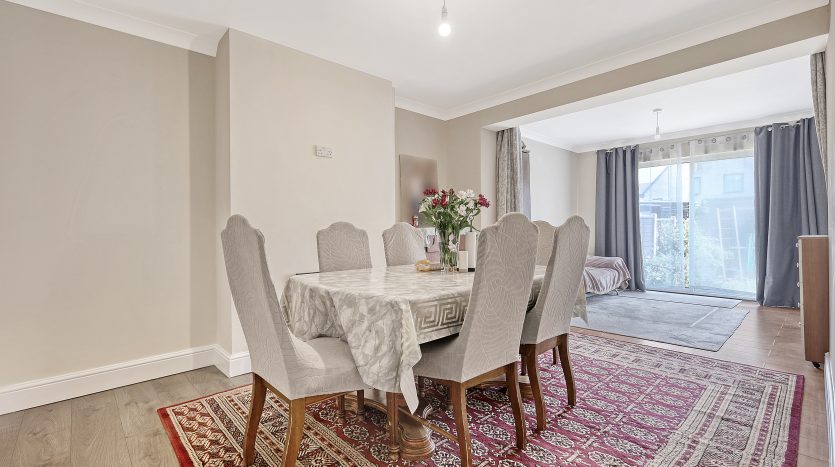 3 Bedroom End of Terrace House For Sale in Maypole Crescent (Sales), Ilford, IG6 