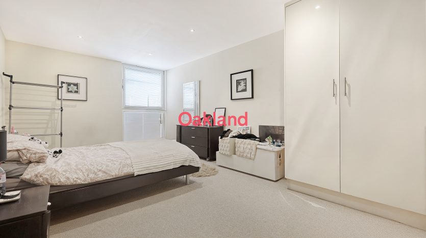 1 Bedroom  For Sale in Flat 715, London, E14 