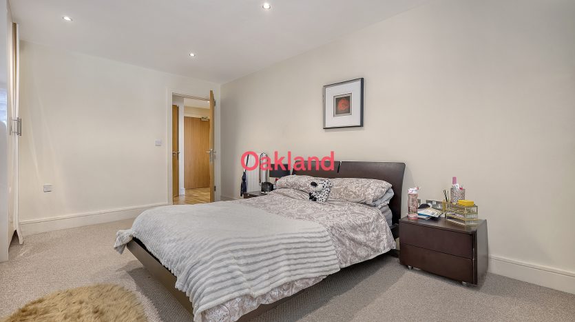 1 Bedroom  For Sale in Flat 715, London, E14 