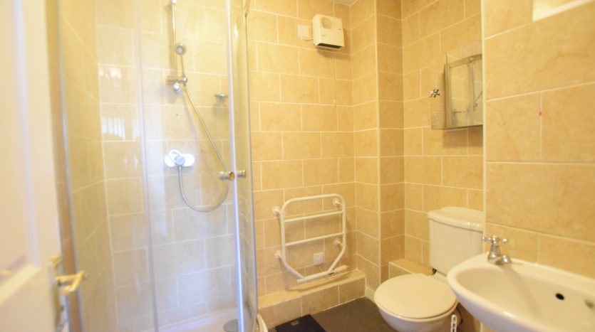 2 Bedroom Flat For Sale in St. James Gardens, Romford, RM6 