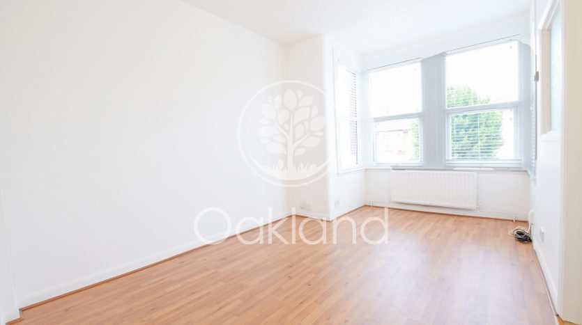 1 Bedroom Flat To Rent in 21c De Vere Gardens, Ilford, IG1 