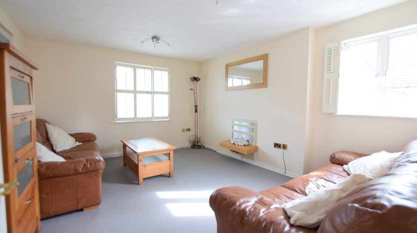 2 Bedroom Flat For Sale in St. James Gardens, Romford, RM6 