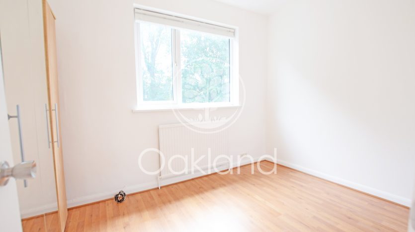1 Bedroom Flat To Rent in 21c De Vere Gardens, Ilford, IG1 