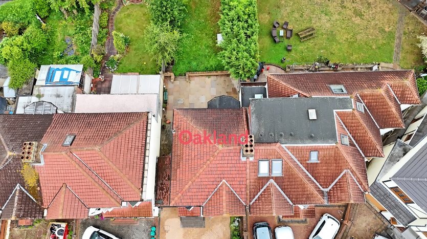 3 Bedroom Semi-Detached House To Rent in Avondale Crescent, Ilford, IG4 