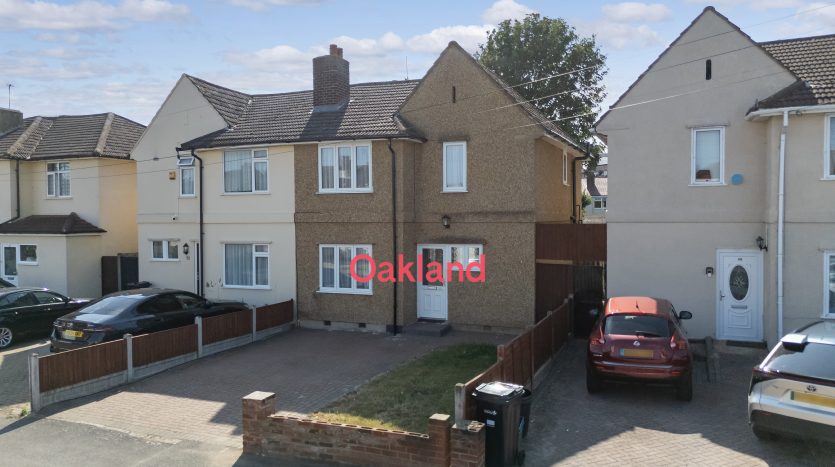 3 Bedroom Mid Terraced House To Rent in Crown Road, Ilford, IG6 