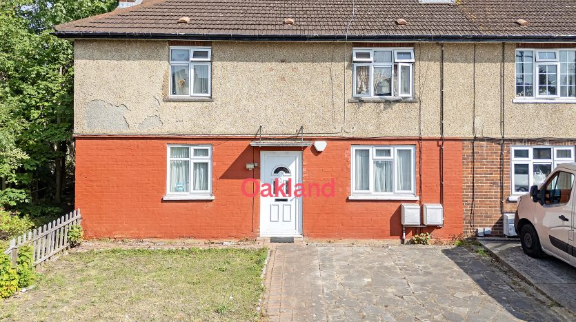 2 Bedroom Flat To Rent in Duke Road, Ilford, IG6 