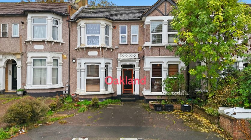 1 Bedroom Flat To Rent in 21c De Vere Gardens, Ilford, IG1