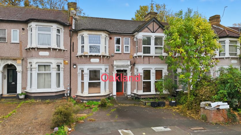 1 Bedroom Flat To Rent in 21c De Vere Gardens, Ilford, IG1