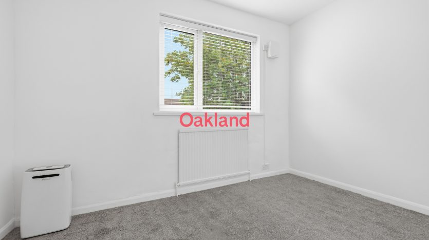 1 Bedroom Flat To Rent in 21c De Vere Gardens, Ilford, IG1
