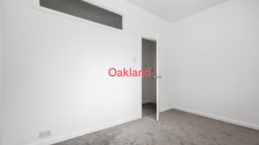 1 Bedroom Flat To Rent in 21c De Vere Gardens, Ilford, IG1