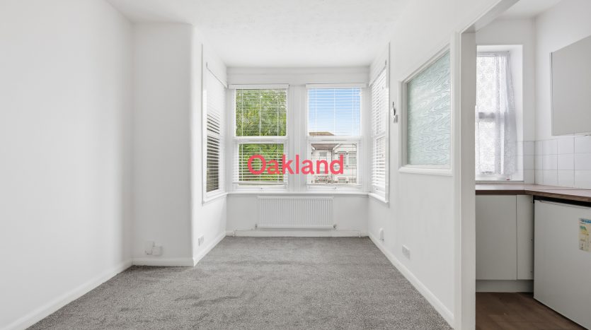 1 Bedroom Flat To Rent in 21c De Vere Gardens, Ilford, IG1