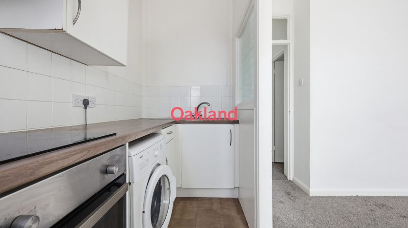 1 Bedroom Flat To Rent in 21c De Vere Gardens, Ilford, IG1