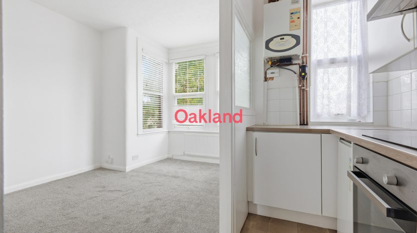 1 Bedroom Flat To Rent in 21c De Vere Gardens, Ilford, IG1