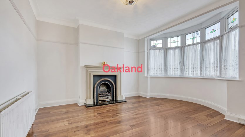 3 Bedroom Semi-Detached House To Rent in Avondale Crescent, Ilford, IG4 
