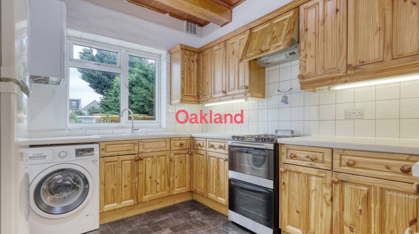 3 Bedroom Semi-Detached House To Rent in Avondale Crescent, Ilford, IG4 