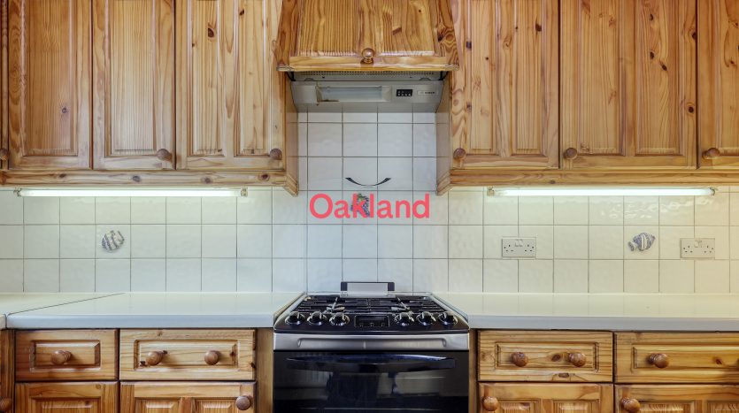 3 Bedroom Semi-Detached House To Rent in Avondale Crescent, Ilford, IG4 