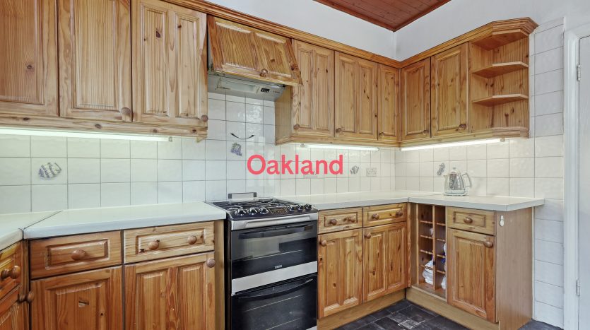 3 Bedroom Semi-Detached House To Rent in Avondale Crescent, Ilford, IG4 