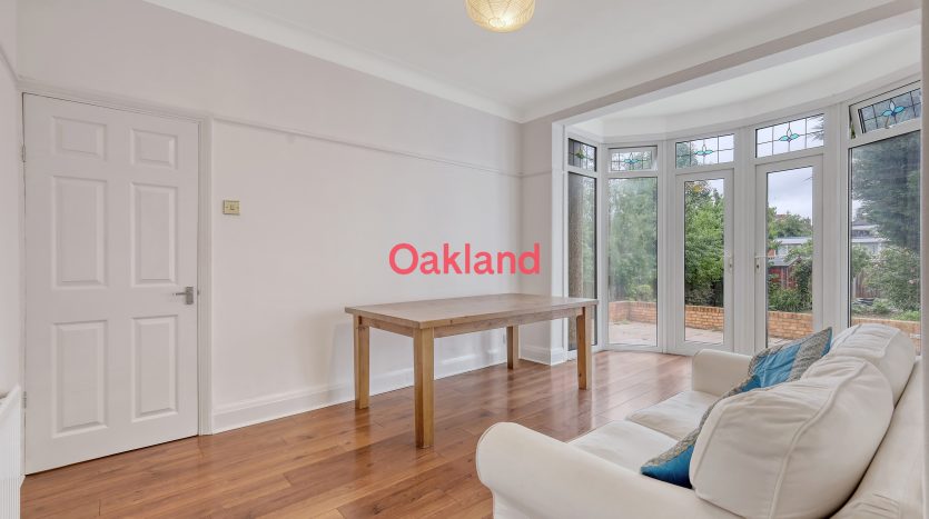 3 Bedroom Semi-Detached House To Rent in Avondale Crescent, Ilford, IG4 