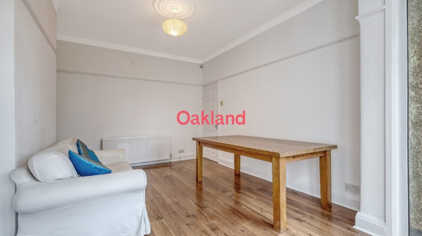 3 Bedroom Semi-Detached House To Rent in Avondale Crescent, Ilford, IG4 