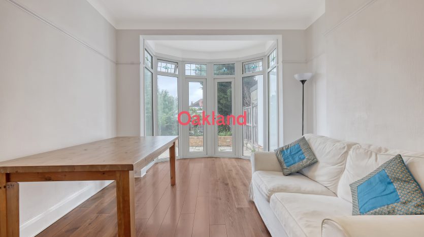 3 Bedroom Semi-Detached House To Rent in Avondale Crescent, Ilford, IG4 