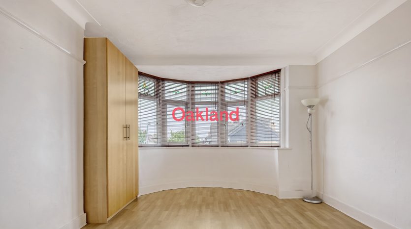 3 Bedroom Semi-Detached House To Rent in Avondale Crescent, Ilford, IG4 
