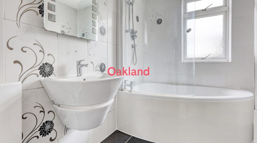 3 Bedroom Semi-Detached House To Rent in Avondale Crescent, Ilford, IG4 