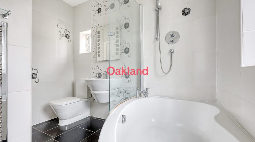 3 Bedroom Semi-Detached House To Rent in Avondale Crescent, Ilford, IG4 