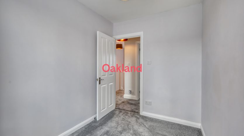 3 Bedroom Mid Terraced House To Rent in Crown Road, Ilford, IG6 