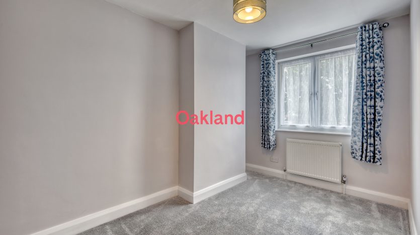 3 Bedroom Mid Terraced House To Rent in Crown Road, Ilford, IG6 