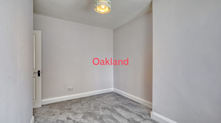 3 Bedroom Mid Terraced House To Rent in Crown Road, Ilford, IG6 