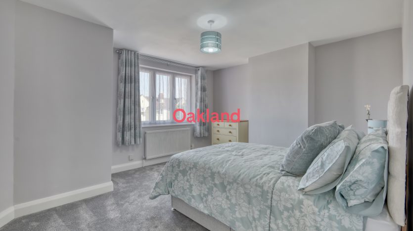 3 Bedroom Mid Terraced House To Rent in Crown Road, Ilford, IG6 