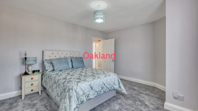 3 Bedroom Mid Terraced House To Rent in Crown Road, Ilford, IG6 