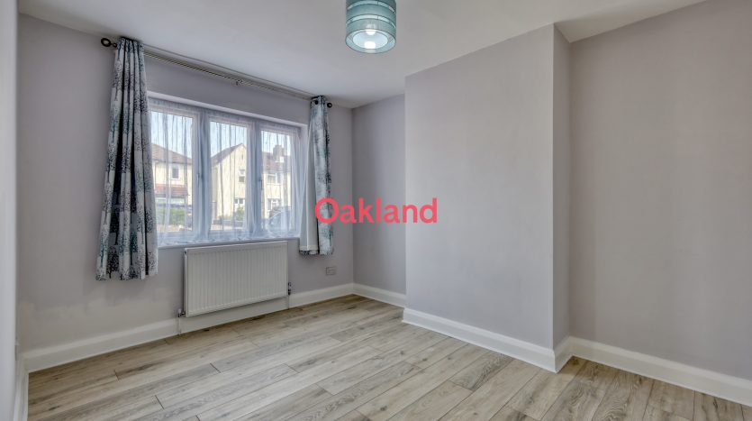 3 Bedroom Mid Terraced House To Rent in Crown Road, Ilford, IG6 