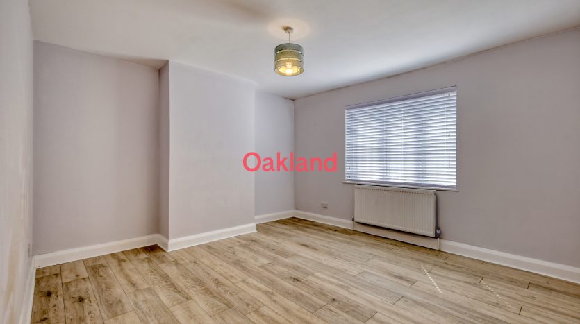 3 Bedroom Mid Terraced House To Rent in Crown Road, Ilford, IG6 
