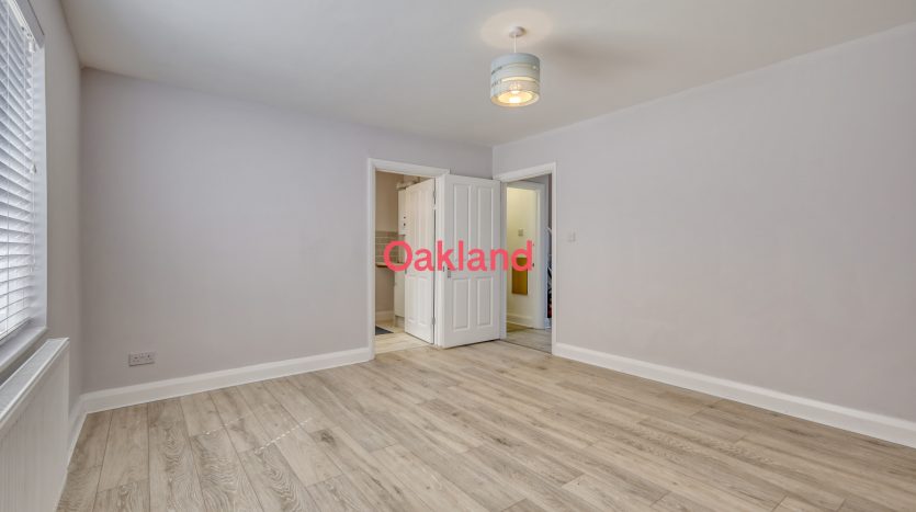 3 Bedroom Mid Terraced House To Rent in Crown Road, Ilford, IG6 