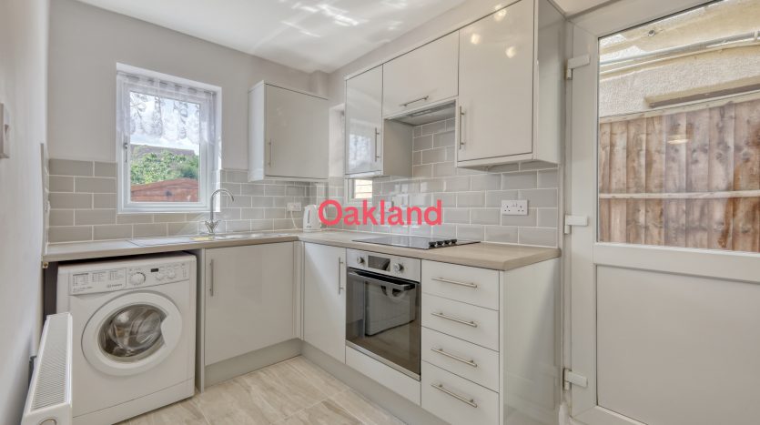 3 Bedroom Mid Terraced House To Rent in Crown Road, Ilford, IG6 
