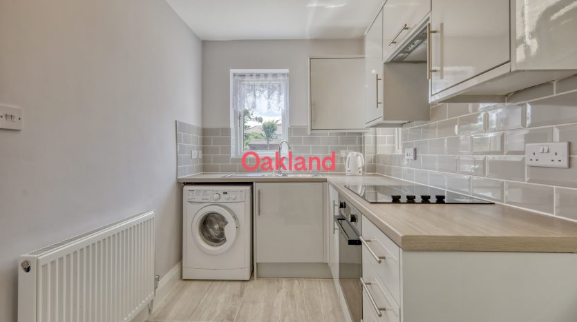 3 Bedroom Mid Terraced House To Rent in Crown Road, Ilford, IG6 