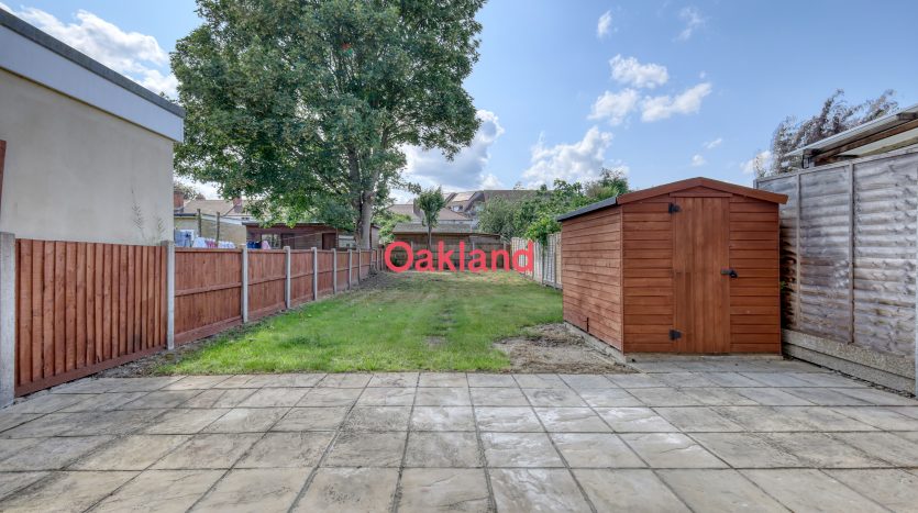 3 Bedroom Mid Terraced House To Rent in Crown Road, Ilford, IG6 