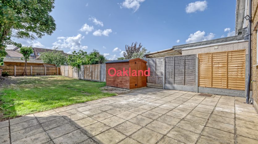 3 Bedroom Mid Terraced House To Rent in Crown Road, Ilford, IG6 