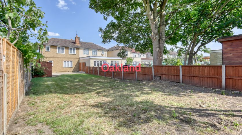 3 Bedroom Mid Terraced House To Rent in Crown Road, Ilford, IG6 
