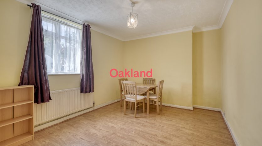 2 Bedroom Flat To Rent in Duke Road, Ilford, IG6 
